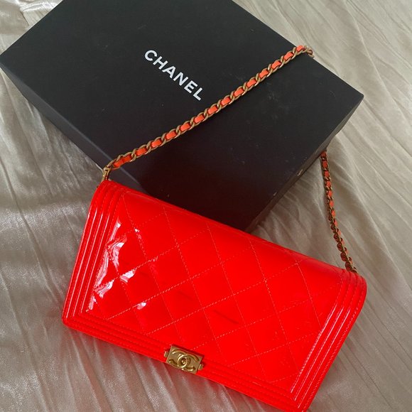 CHANEL Patent Boy Wallet On Chain - Picture 3 of 8